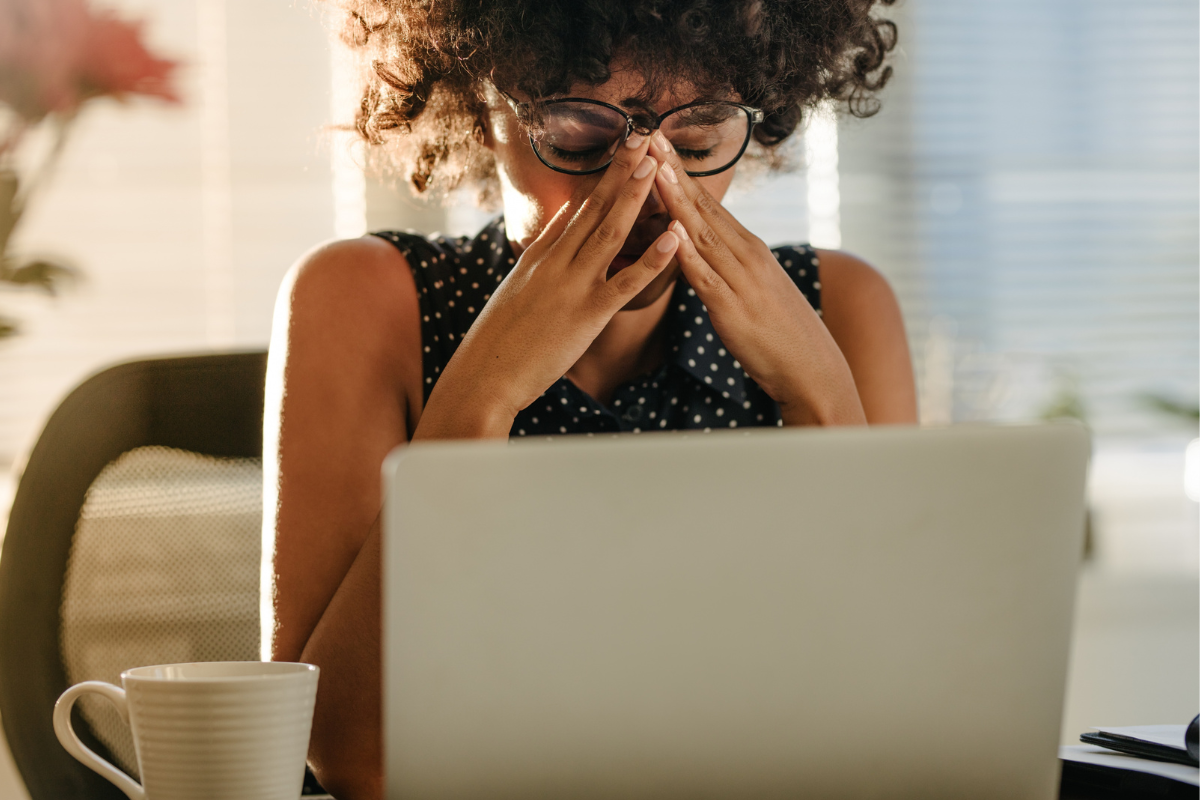 Stressed woman in front of laptop